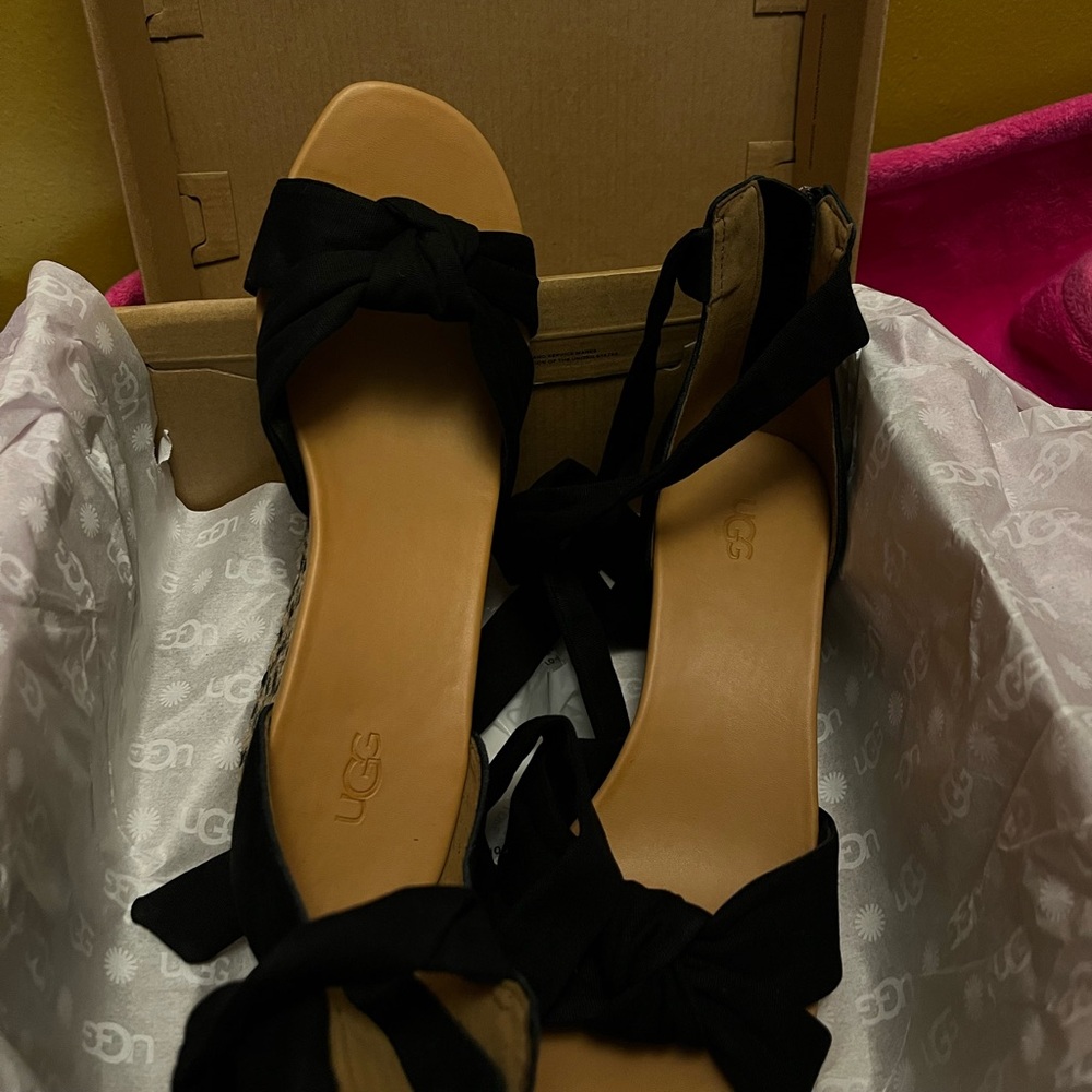UGG Yarrow Espadrille Wedge
Sandal Zip Back Black Canvas with Box